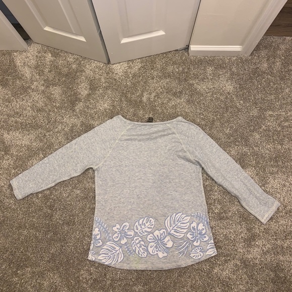 Tommy Bahama Floral Gray & Blue Top - Picture 8 of 9
